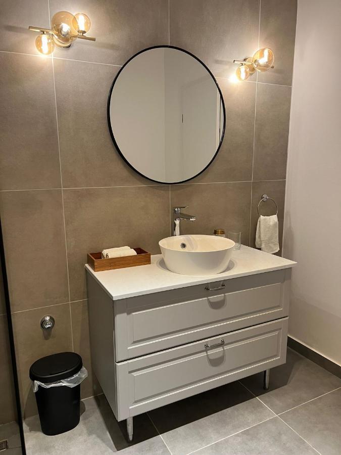 New World Downtown Apartment